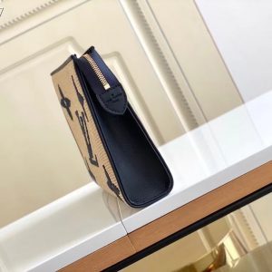 Louis Vuitton Poche Toilette 26 (M80352) 12