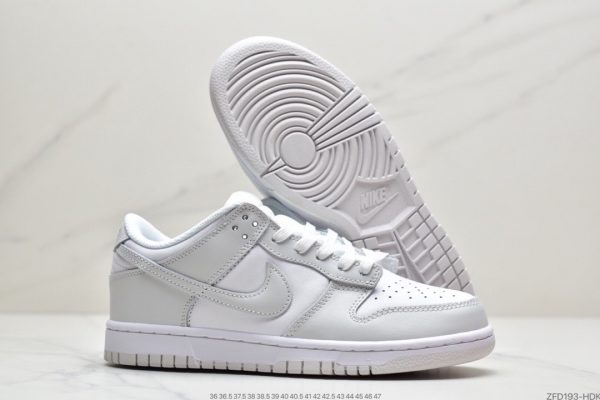 Nike Dunk SB Low“Photon Dust” 1