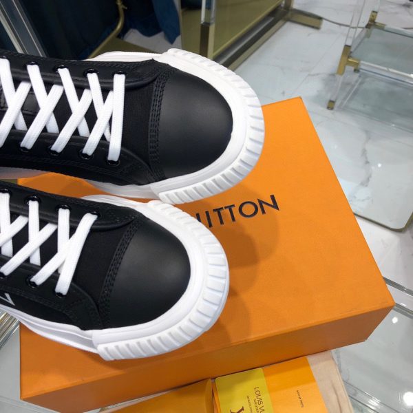 Shoes Louis Vuitton LV Squad 4