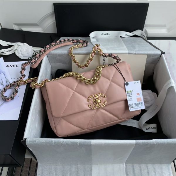 Small Chanel Autumn/Winter 19Bag combines all classic pillow bags 1