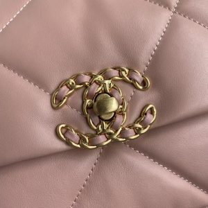 Small Chanel Autumn/Winter 19Bag combines all classic pillow bags 10