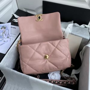 Small Chanel Autumn/Winter 19Bag combines all classic pillow bags 12