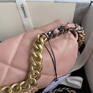 Small Chanel Autumn/Winter 19Bag combines all classic pillow bags 14