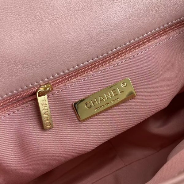 Small Chanel Autumn/Winter 19Bag combines all classic pillow bags 8