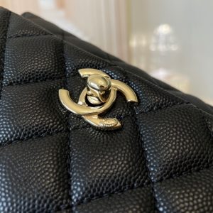 chanel 𝑐𝑜𝑐𝑜 ℎ𝑎🝑𝑑𝑙𝑒14k light golden coco bag classic black 16