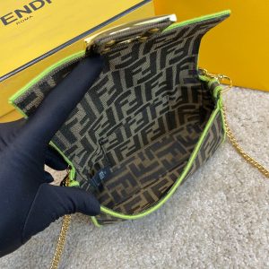 FENDI Baguette Trumpet 18