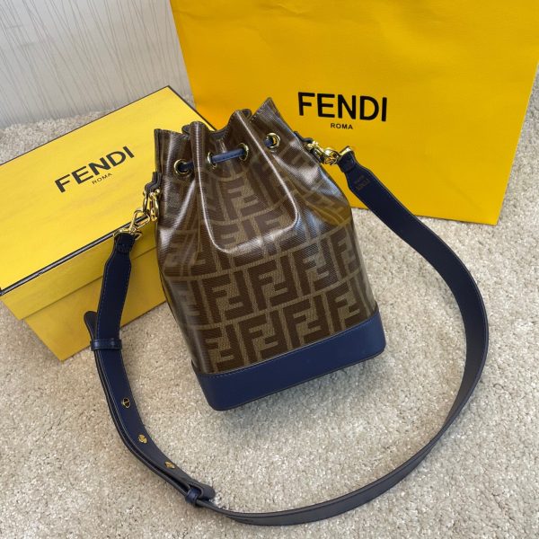 FENDI Mon Tresor Bucket Bag Large 2