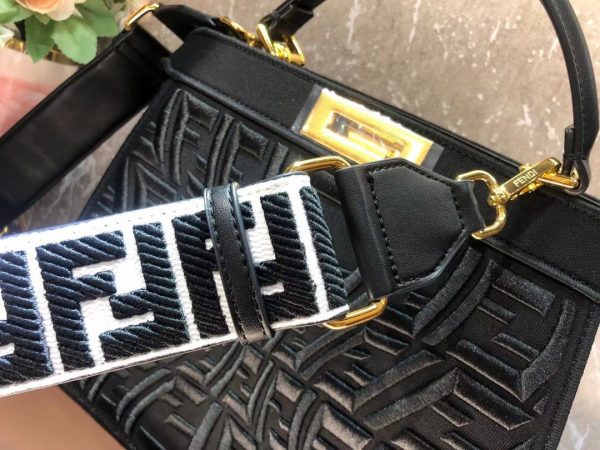 FENDI PEEKABOO ISEEU MEDIUM 2