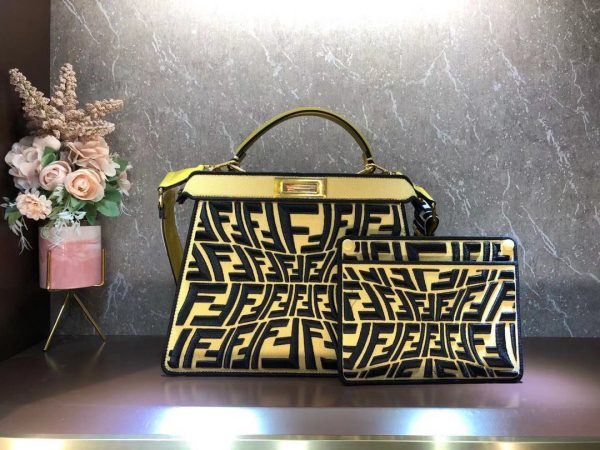 FENDI PEEKABOO ISEEU MEDIUM 4