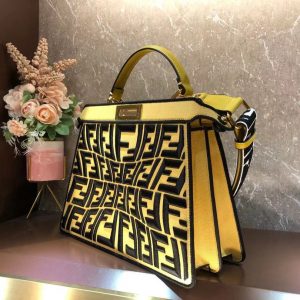 FENDI PEEKABOO ISEEU MEDIUM 12