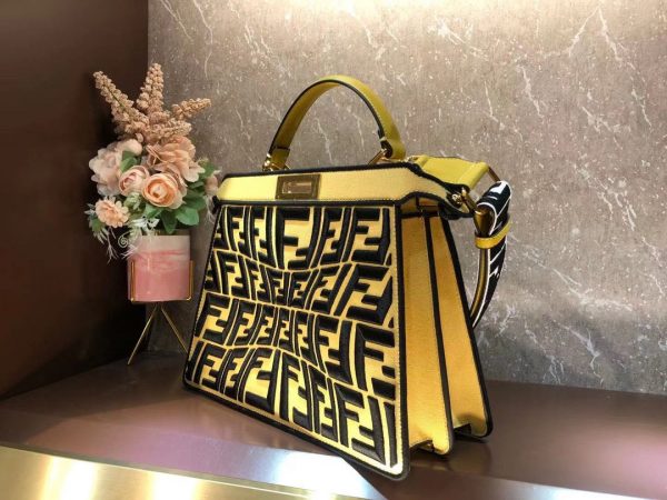 FENDI PEEKABOO ISEEU MEDIUM 5