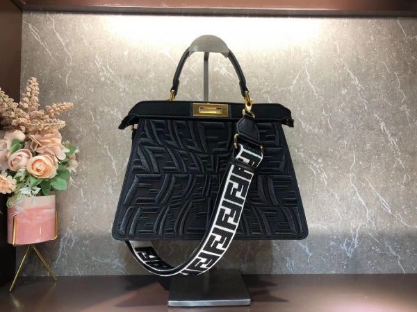 FENDI PEEKABOO ISEEU MEDIUM 1