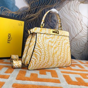 FENDI PEEKABOO ISEEU medium handbag 11