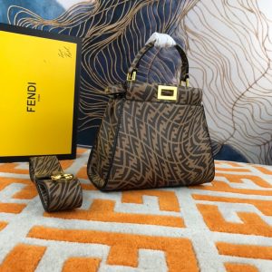 FENDI PEEKABOO ISEEU medium handbag 14