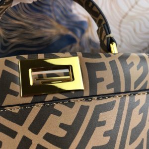 FENDI PEEKABOO ISEEU medium handbag 17