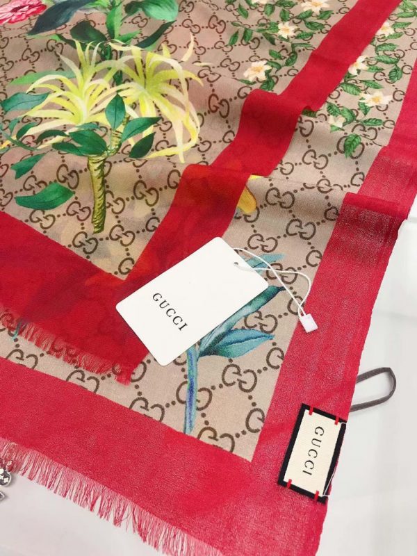 GUCCI GG Flora print silk scarf 3