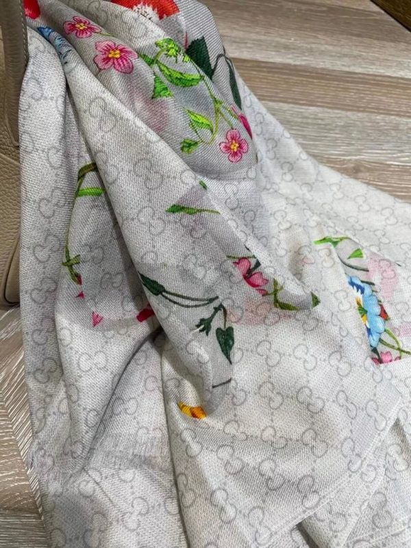 GUCCI WYSIWYG SCARF 4