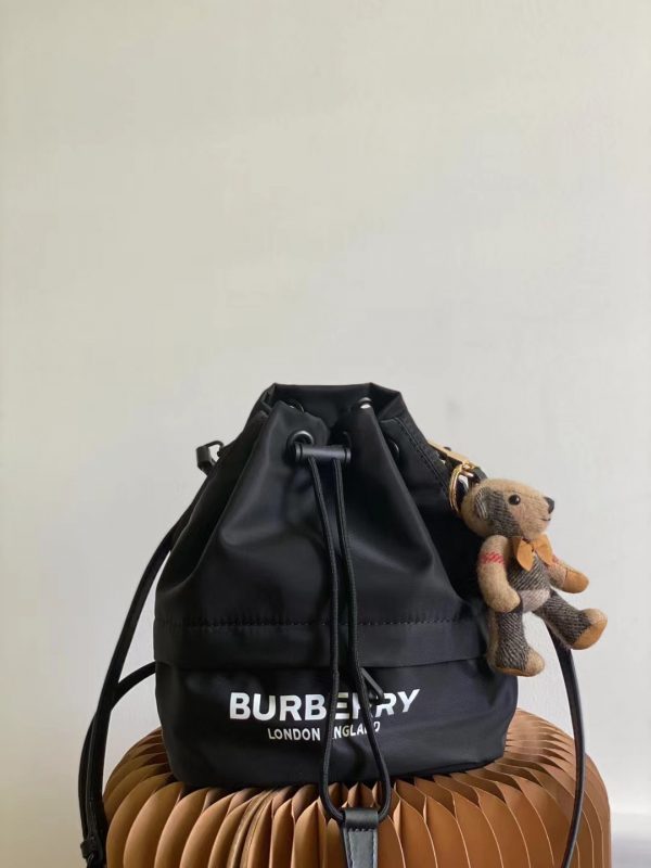 BURBERRY BURBERRY BLACK Phoebe Pouch 1