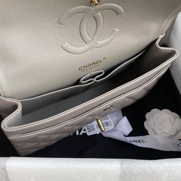 Chanel Caviar Calfskin Classic Flap Bag A01112 3