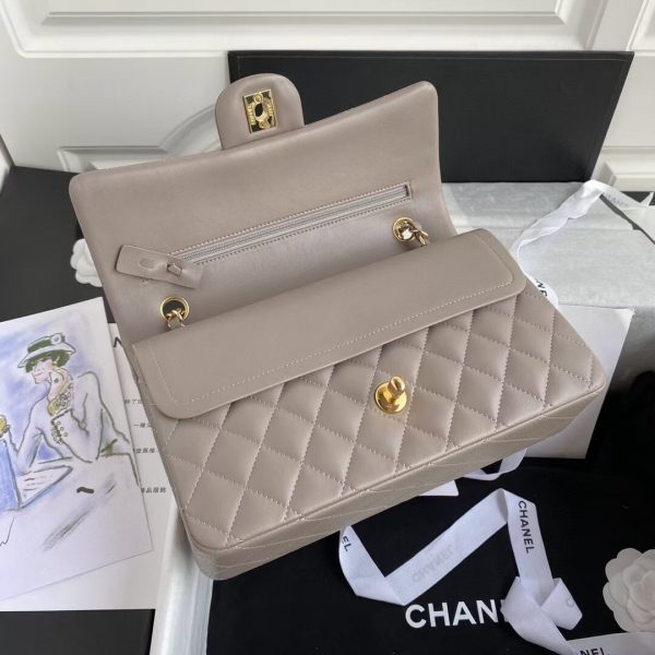 Chanel Caviar Calfskin Classic Flap Bag A01112 2