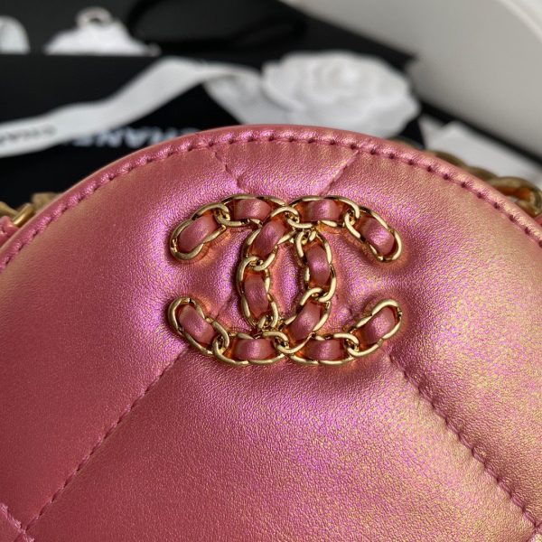 Chanel 19 Clutch With Chain Ridescent Calfskin pink 4