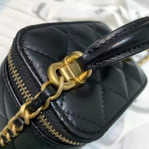 Chanel small chain cosmetic bag 81113 black 15