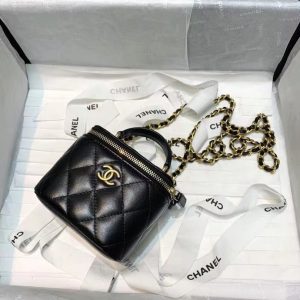 Chanel small chain cosmetic bag 81113 black 16