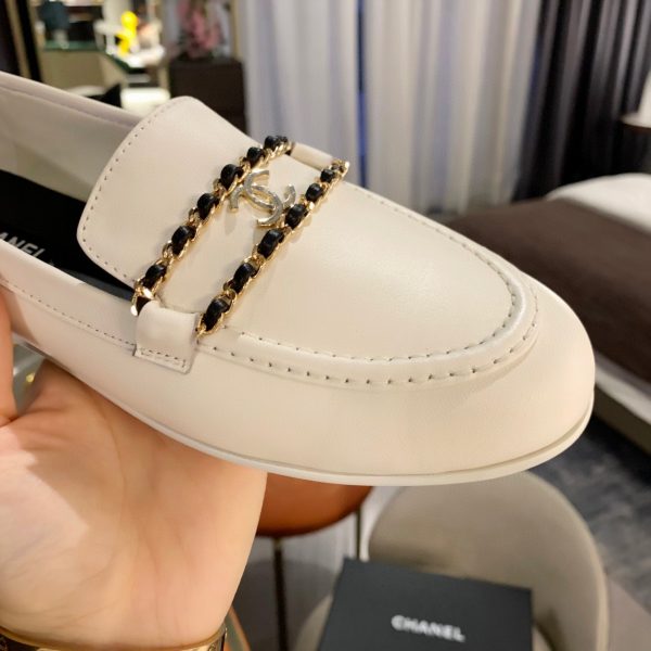 Chanel’s latest chain clause shoes 8