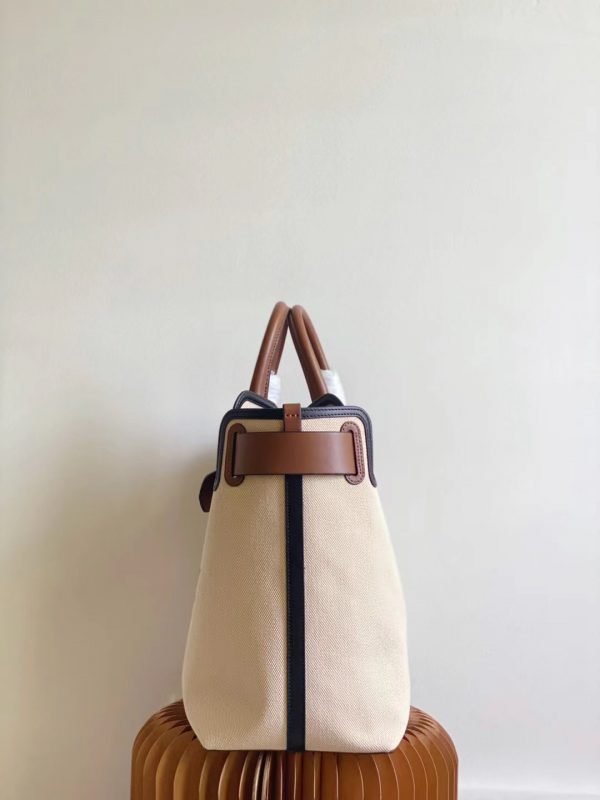 [Large size] Burberry tote bag "The Belt" 2