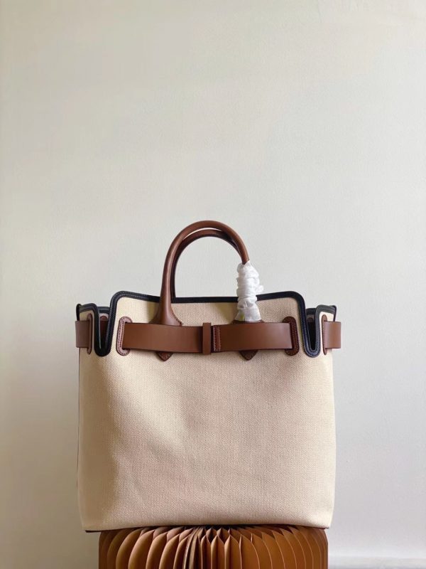[Large size] Burberry tote bag "The Belt" 4