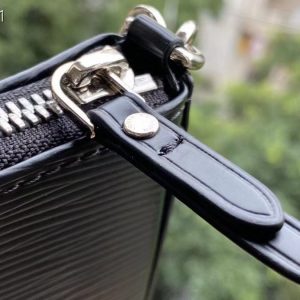 Louis Vuitton Easy Pouch On Strap LV M80471 black 9
