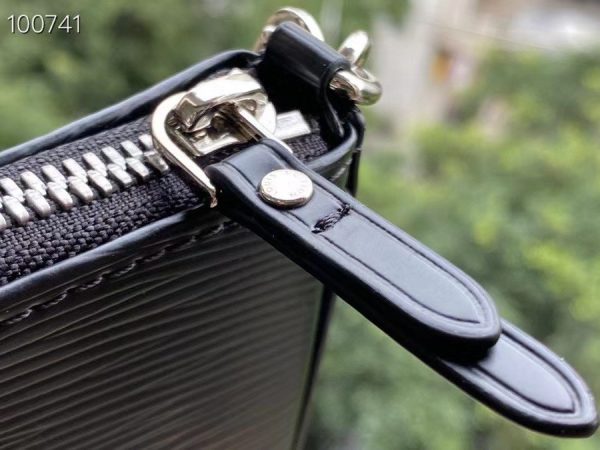 Louis Vuitton Easy Pouch On Strap LV M80471 black 4
