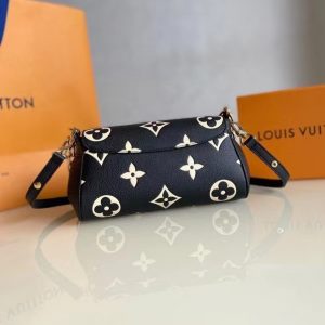Louis Vuitton Monogram Office Style Elegant Style Logo Shoulder Bags M45859 10