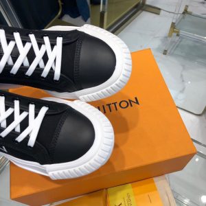 Shoes Louis Vuitton LV Squad 9