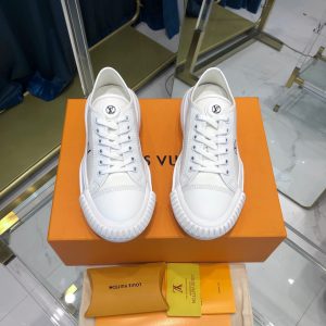 Shoes Louis Vuitton LV Squad 11