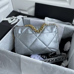 Small Chanel Autumn/Winter 19Bag combines all classic pillow bags AS1160 10