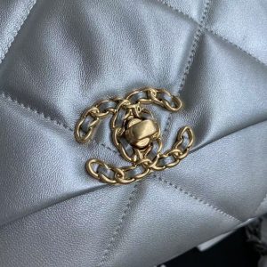 Small Chanel Autumn/Winter 19Bag combines all classic pillow bags AS1160 12