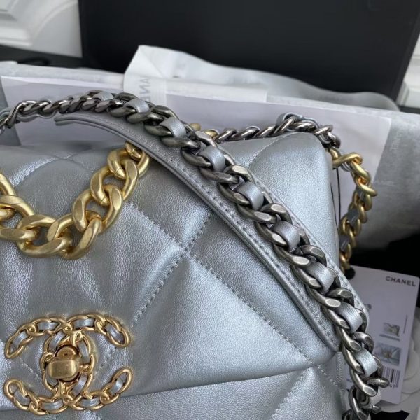 Small Chanel Autumn/Winter 19Bag combines all classic pillow bags AS1160 6