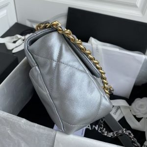 Small Chanel Autumn/Winter 19Bag combines all classic pillow bags AS1160 16