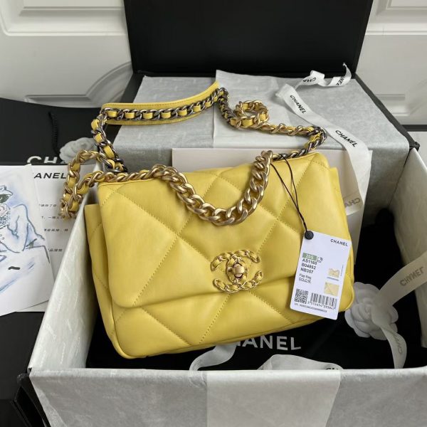 Small Chanel Autumn/Winter 19Bag combines all classic pillow bags 1