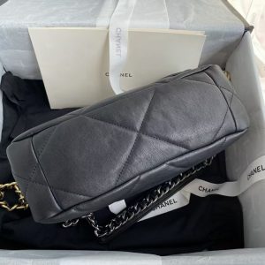 Small Chanel Autumn/Winter 19Bag combines all classic pillow bags 9