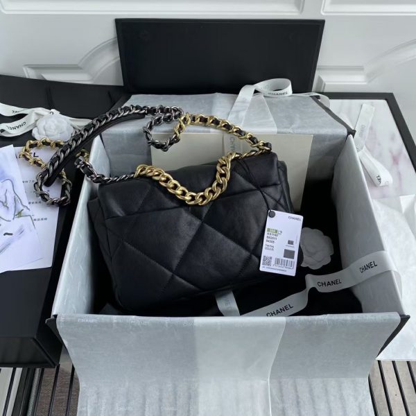 Small Chanel Autumn/Winter 19Bag combines all classic pillow bags 4
