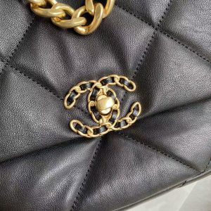 Small Chanel Autumn/Winter 19Bag combines all classic pillow bags 13