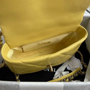 Small Chanel Autumn/Winter 19Bag combines all classic pillow bags 10