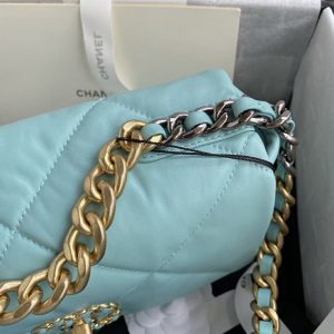 Small Chanel Autumn/Winter 19Bag combines all classic pillow bags 16