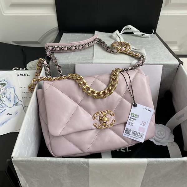 Small chanel Autumn/Winter 19Bag combines all classic pillow bags 1