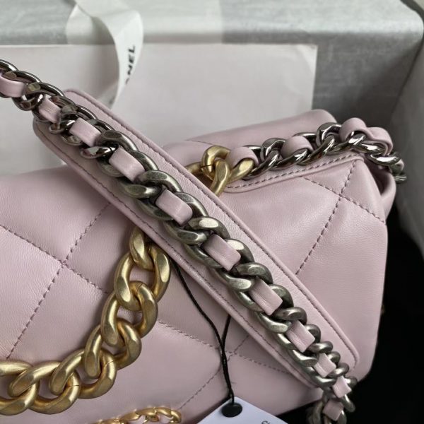 Small chanel Autumn/Winter 19Bag combines all classic pillow bags 5