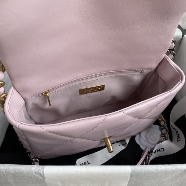 Small chanel Autumn/Winter 19Bag combines all classic pillow bags 7