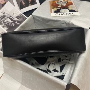 chanel vintage middle-age bag 7