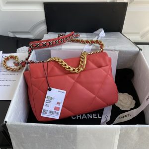 small Chanel autumn/winter 19Bag combines all classic pillow bags 8